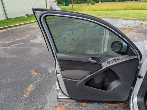 Used 2012 Volkswagen Tiguan S FWD image 21