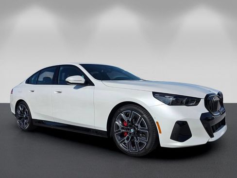 New 2027 BMW 530i w/ M Sport Package RWD image 1