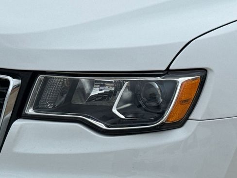 Used 2018 Jeep Grand Cherokee Laredo RWD image 4