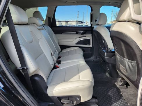 Used 2020 Kia Telluride S w/ S 8 Passenger Seating Package AWD/4WD image 14