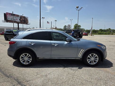 Used 2017 INFINITI QX70 2WD w/ Premium Package image 4