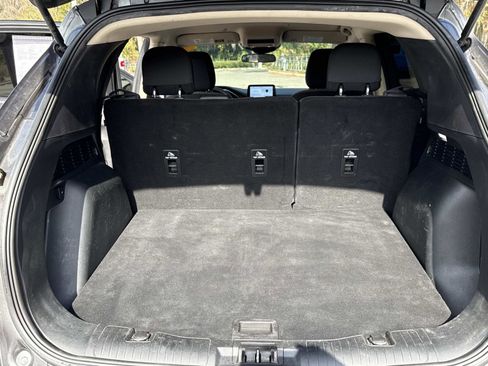 Used 2020 Ford Escape SE image 32