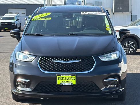 Used 2023 Chrysler Pacifica Touring-L FWD image 6