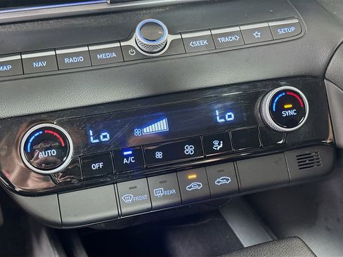 Used 2024 Hyundai Elantra SEL image 24