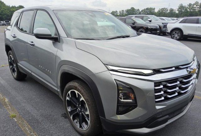 Used 2026 Chevrolet Equinox LT w/ Convenience Package II FWD image 2