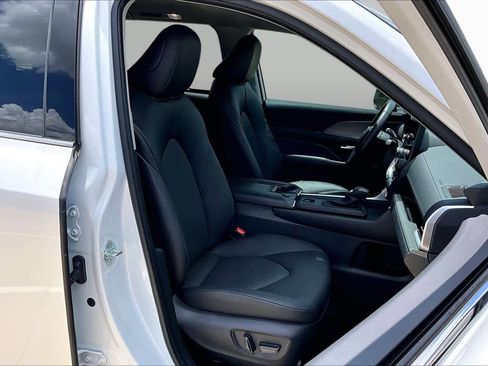 Used 2024 Toyota Grand Highlander AWD image 9