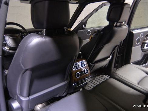 Used 2018 Land Rover Range Rover HSE image 18