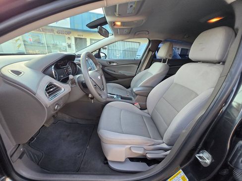 Used 2017 Chevrolet Cruze LT FWD image 22