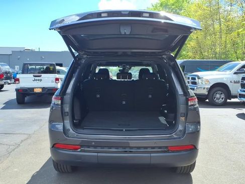 Certified 2023 Jeep Grand Cherokee Altitude AWD/4WD image 7