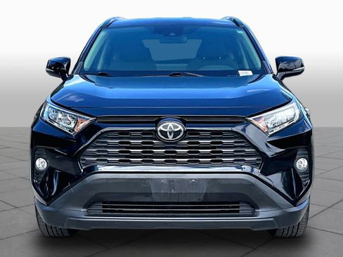 Used 2020 Toyota RAV4 XLE w/ XLE Grade Weather Package image 4