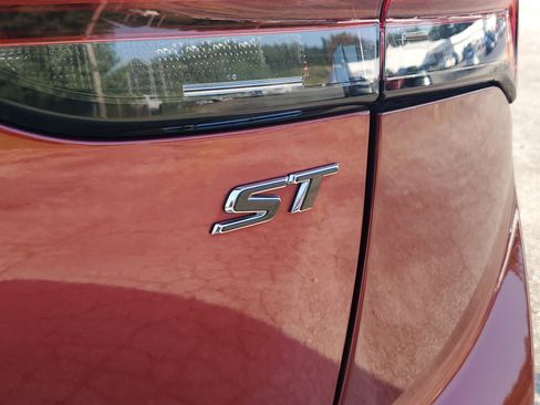 Used 2023 Buick Envision Essence w/ Sport Touring Package image 6