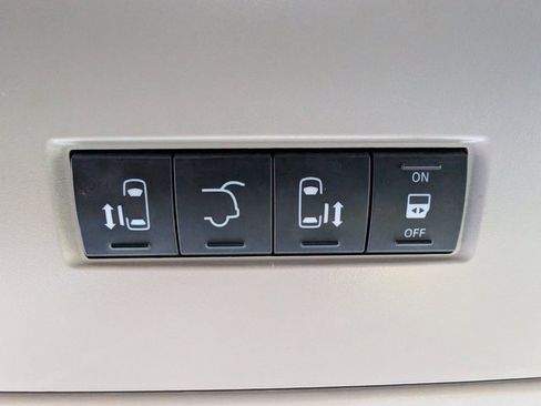 Used 2015 Chrysler Town & Country Touring w/ Driver Convenience Group image 27