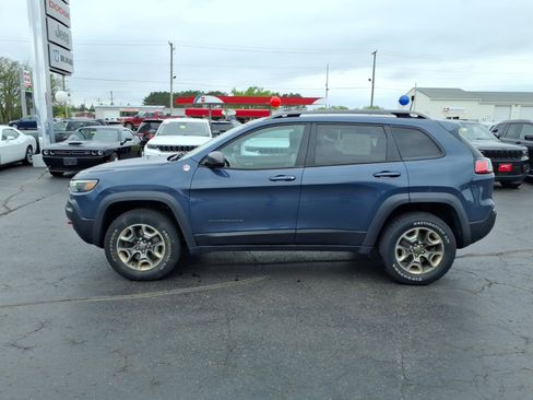 Used 2019 Jeep Cherokee Trailhawk w/ Cold Weather Group AWD/4WD image 2