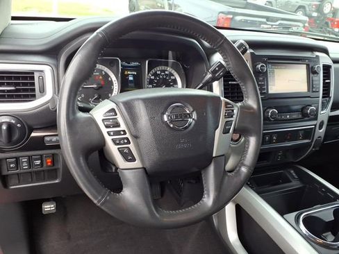 Used 2017 Nissan Titan SV image 9