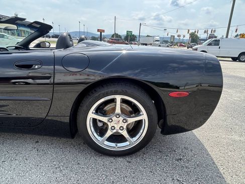 Used 2004 Chevrolet Corvette Convertible w/ Preferred Equipment Group RWD image 15