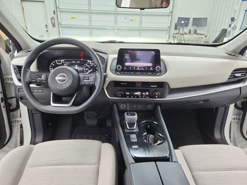 Used 2023 Nissan Rogue SV FWD image 24