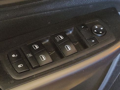 Used 2019 Jeep Cherokee Latitude w/ Popular Appearance Group image 27