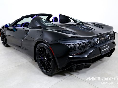 Used 2025 McLaren Artura Spider image 8