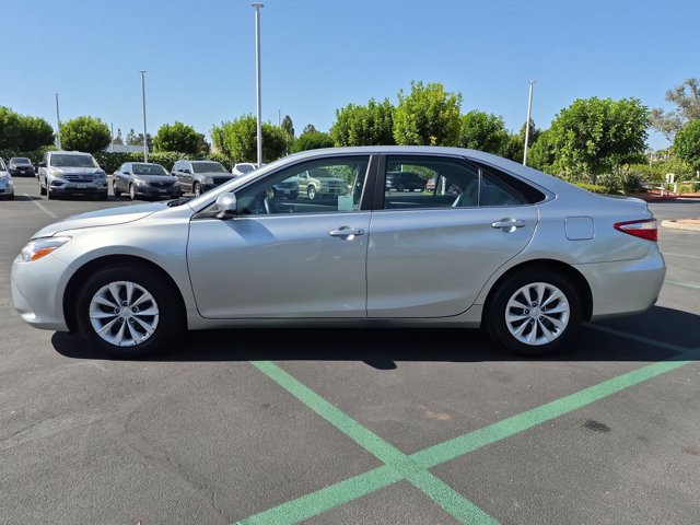 Used 2016 Toyota Camry LE FWD image 9