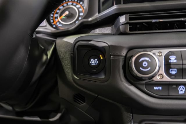 Used 2025 Jeep Gladiator Rubicon w/ Safety Group AWD/4WD image 58