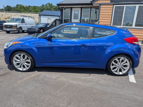 Used 2013 Hyundai Veloster w/ Style Pkg FWD image 3