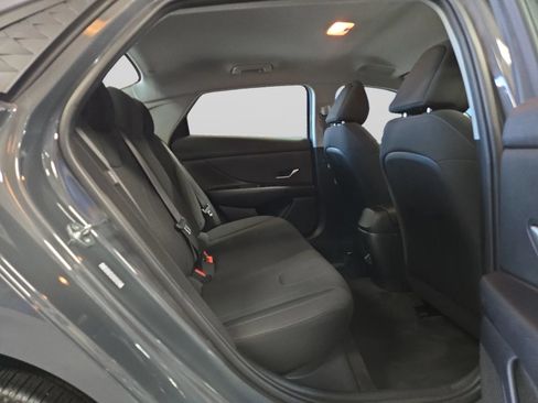 Used 2024 Hyundai Elantra SE FWD image 31