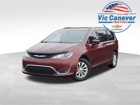 Used 2018 Chrysler Pacifica Touring-L Plus image 1