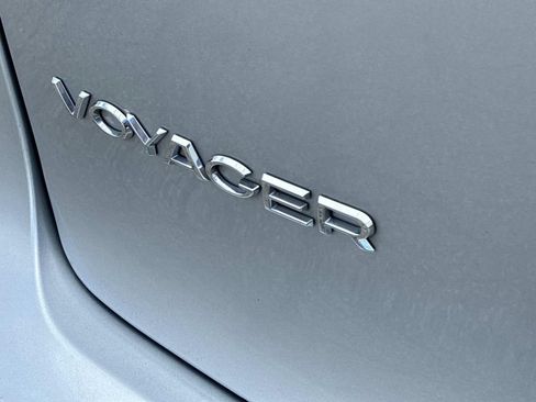 Used 2023 Chrysler Voyager LX FWD image 12