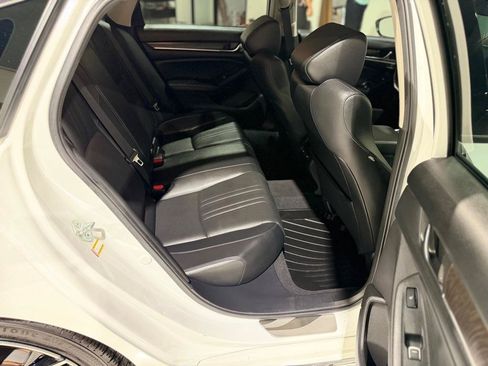 Used 2022 Honda Accord Touring image 13