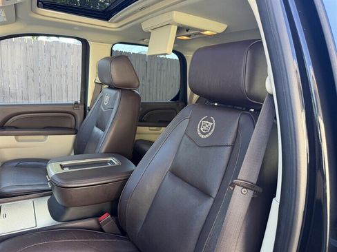 Used 2011 Cadillac Escalade Platinum image 20