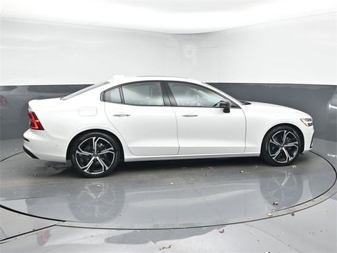Used 2024 Volvo S60 B5 Ultimate image 8