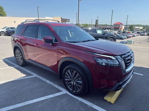 Certified 2024 Nissan Pathfinder SL w/ SL Premium Package FWD image 4