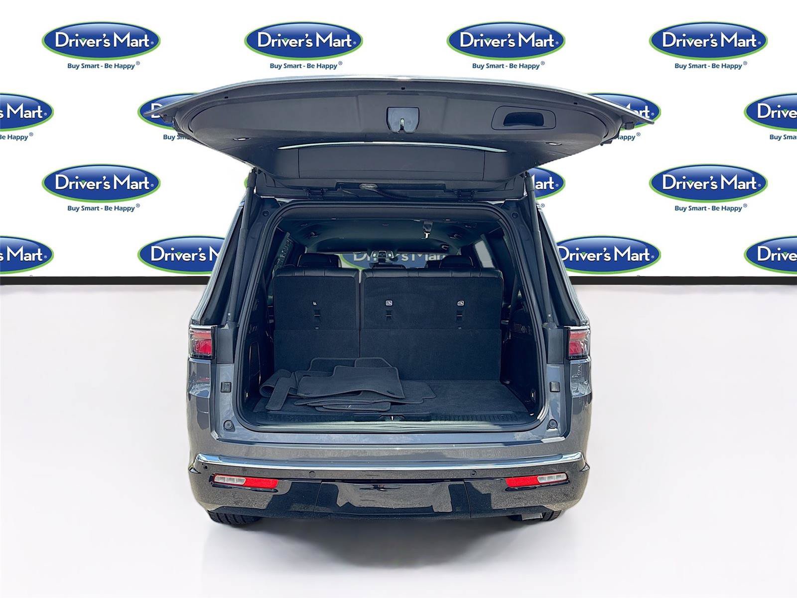 Used 2024 Jeep Wagoneer Series II w/ Flexible Seating Group RWD image 27