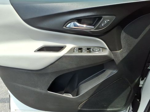Used 2022 Chevrolet Equinox LS w/ LS Convenience Package FWD image 22