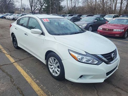 Used 2016 Nissan Altima 2.5 S w/ Power Driver Seat Package image 2