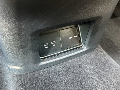 Used 2025 Volkswagen Atlas SE AWD/4WD image 31