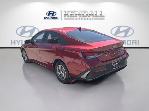 Used 2025 Hyundai Elantra SE image 4