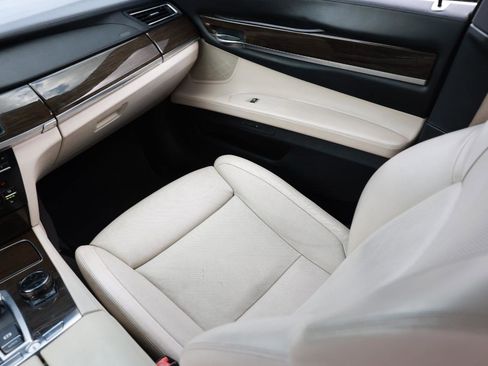 Used 2014 BMW 750Li image 25