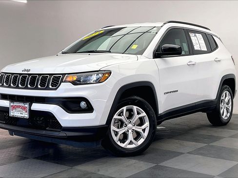 Used 2024 Jeep Compass Latitude AWD/4WD image 12