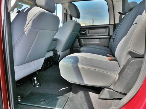 Used 2018 RAM 1500 ST AWD/4WD image 16