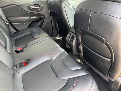 Used 2022 Jeep Cherokee Trailhawk w/ Comfort/Convenience Group image 18