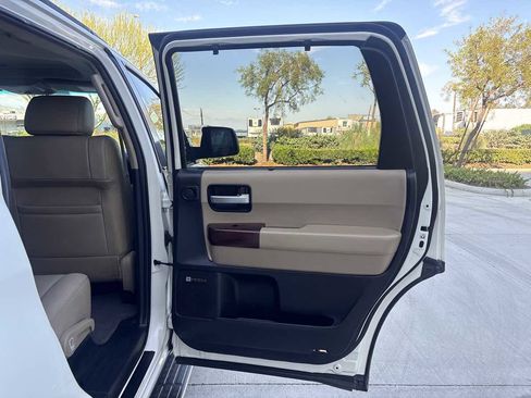 Used 2015 Toyota Sequoia Platinum RWD image 19