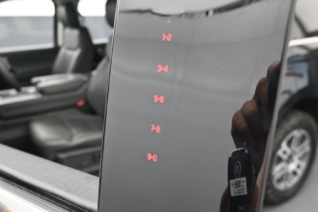 Used 2025 Ford Expedition Active AWD/4WD image 10