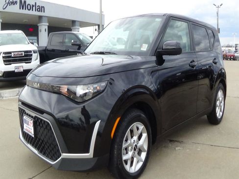 Used 2025 Kia Soul LX w/ LX Technology Package image 2