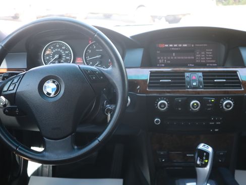 Used 2009 BMW 528i Sedan RWD image 12