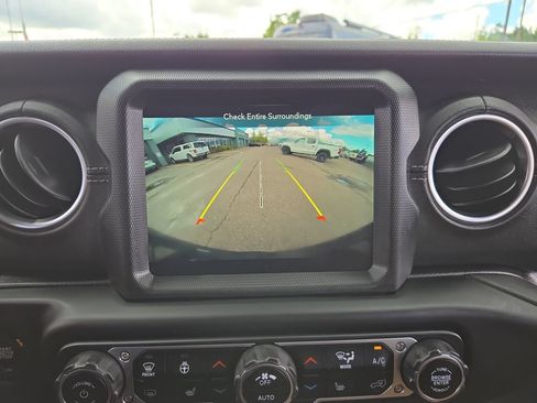 Used 2021 Jeep Wrangler Unlimited Sahara w/ Cold Weather Group AWD/4WD image 24
