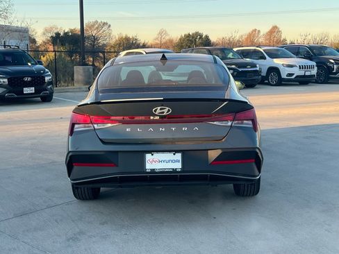 Used 2026 Hyundai Elantra Sport FWD image 10