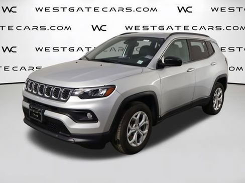 Used 2024 Jeep Compass Latitude AWD/4WD image 1