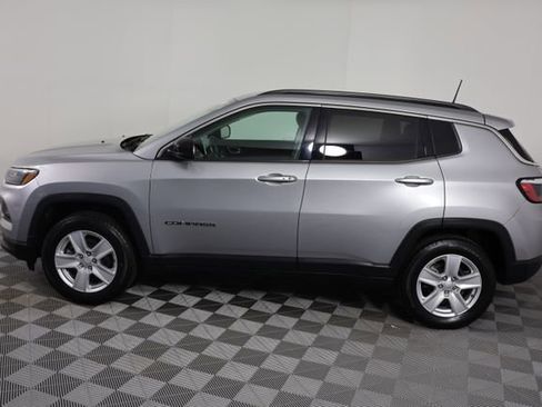 Used 2022 Jeep Compass Latitude w/ Convenience Group AWD/4WD image 5