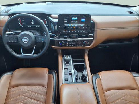 Used 2024 Nissan Pathfinder Platinum FWD image 10